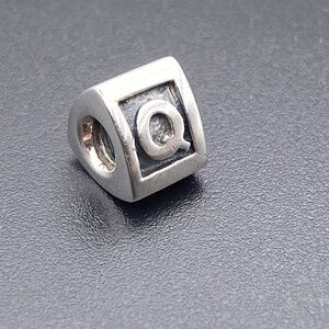 Vintage Pandora letter Q This is an autheretired vintage 925 silver bead charm